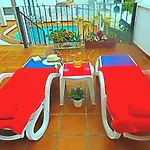 Vista Con Piscina Privada - Lual Apartamento
